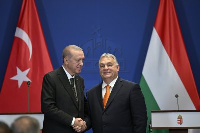 Електромобил и кон си подариха взаимно Ердоган и Орбан 