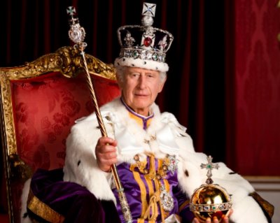 Британският крал Чарлз Трети удостоява с национални отличия две британски