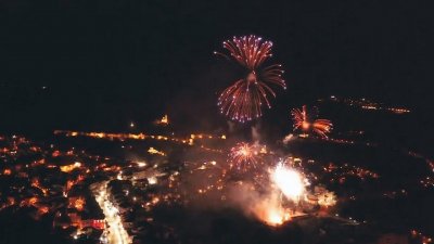 Баница с късмети, рок концерт и танци за Нова година във Велико Търново