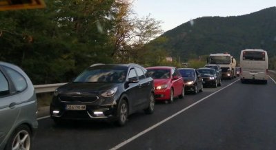 Верижна катастрофа на пътя София-Варна във Велико Търново