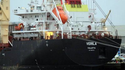 Четирима от моряците от кораба Верила са били освободени Задържаните