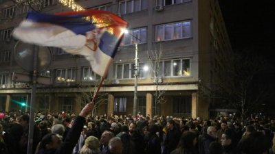 11 та поредна вечер на протести в Сърбия Демонстрантите се събраха