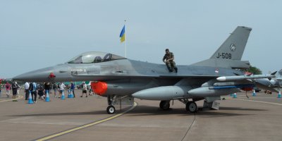 Нидерландия ще прати на Украйна 18 изтребителя Ф-16