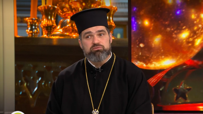 Свещеник отговаря на въпроси на вярващи в TikTok Ириней Митов може да