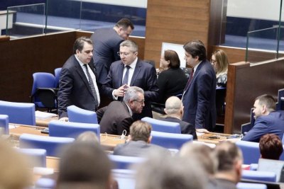 12 часово бе заседанието на парламента преди коледната ваканция на народните