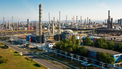 Азербайджан е отворен да обмисли придобиването на петролната рафинерия Лукойл