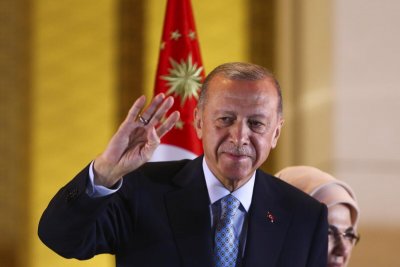 На 15 януари турският държавен глава и председател на Партията