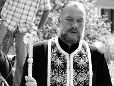 Стотици се прощават с отец Боян Саръев