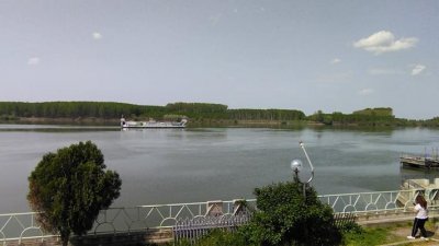 Кораб се блъсна в мост на Дунав на сръбско-хърватската граница