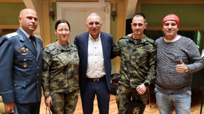 Христо Стоичков награди най добрите военни спортисти на България на специална