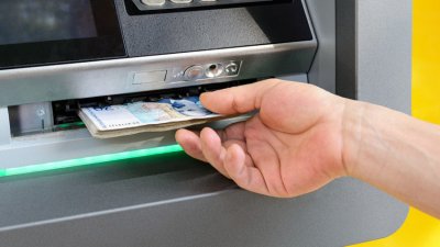 Безплатните тегления от банкомат се ограничават до 3 на брой