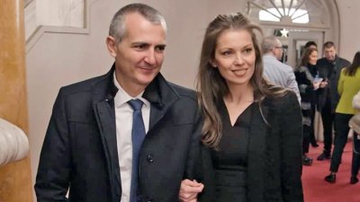 Спортният министър Димитър Илиев официално показа жена си Преслава Илиева