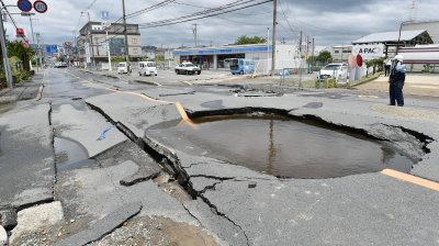 Вълни цунами достигат бреговете на Япония след мощно земетресение по рано