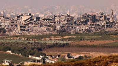 Израел ожесточава ударите по Южна Газа