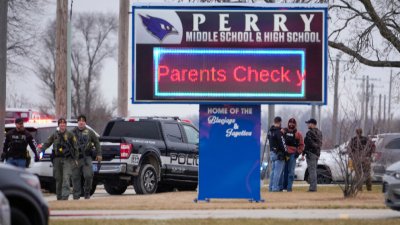 Стрелецът от училището в щата Айова се е самоубил