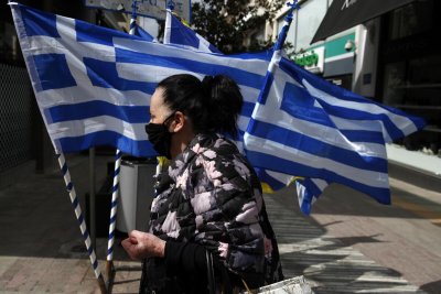 Лекарите в Гърция предупреждават за рязко покачване на заразените с Covid 19 след празниците За