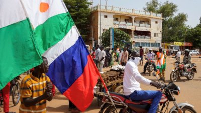 Франция затвори посолството си в Нигер