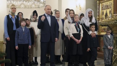 Загриженост: Путин прекара Бъдни вечер със семейства на убити в Украйна руски военни