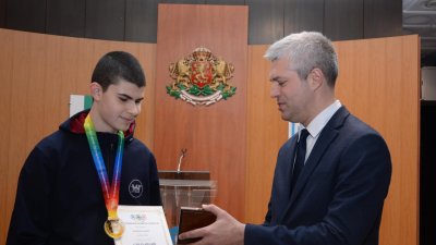 Кметът на Варна награди медалиста от Куала Лумпур и го