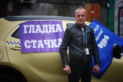 Шофьор от Спешна помощ в София започна гладна стачка Той