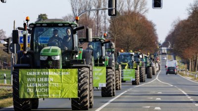 Стачка на фермери блокира завод на VW в Германия