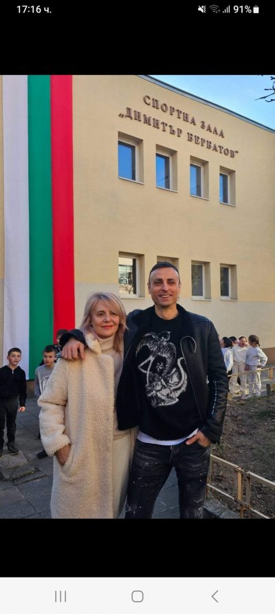 Димитър Бербатов гостува в родното си училище в Благоевград