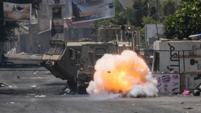 Палестинските бойци са нападнали с експлозиви израелците при което са