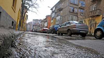 Постепенно се възстановява водоподаването в кварталите на Сливен които днес