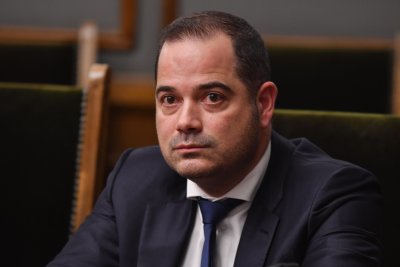 Калин Стоянов иска да остана министър след ротацията