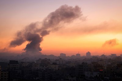 Израел продължава да атакува цели на "Хамас" в Газа