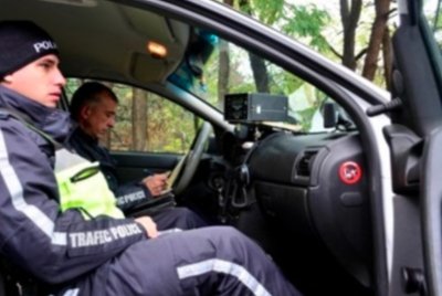 Полицаи в Сливен връчват електронни фишове по домовете 