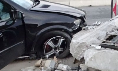 Лек автомобил е катастрофирал като се е ударил в мантинела