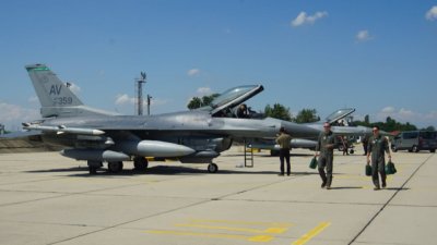 Изслушване в Комисията по отбрана за плановете за допълнителни инвестиции за Ф-16