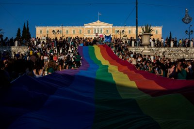 Гръцкият парламент ще гласува следващия месец за узаконяване на еднополовите бракове