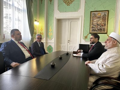 Почетният председател на ДПС Ахмед Доган и председателят на ПГ
