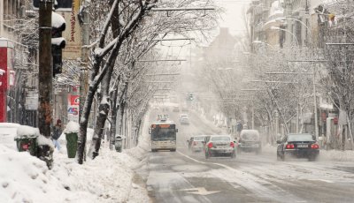 В Букурещ очакват снежната покривка да стигне 18-20 см до края на деня