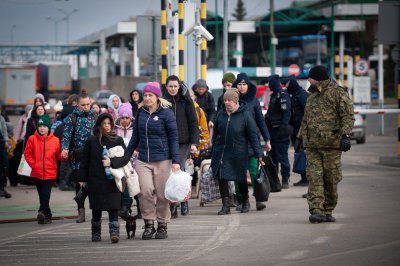 Полша удължи правото за закрила на украински бежанци до 2025 г.