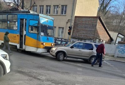 Трамвай и кола се сблъскаха в столичния квартал Княжево стана