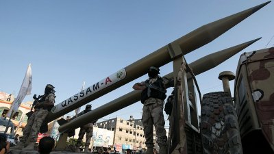 "Хамас" изстреля ракети по Израел, армията свали част от тях