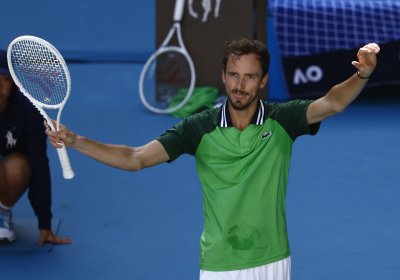 Даниил Медведев достигна до финала на Australian Open след драматична