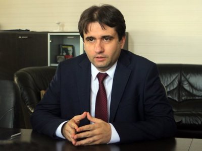 Бившият министър на електронното управление Божидар Божанов разби с три