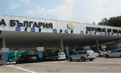 Сръбските гранични власти спират пропускането на товарни автомобили през граничния