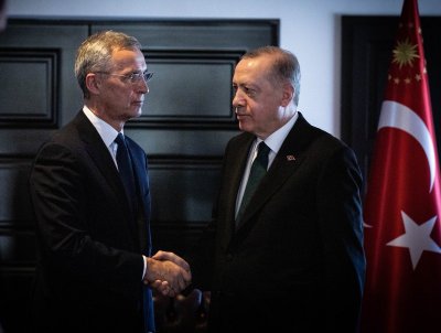 Турският президент Реджеп Тайип Ердоган разговаря по телефона с генералния секретар на