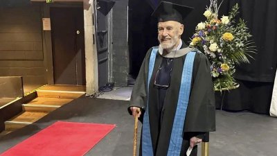 95 годишен британец стана един от най възрастните дипломирани студенти в историята