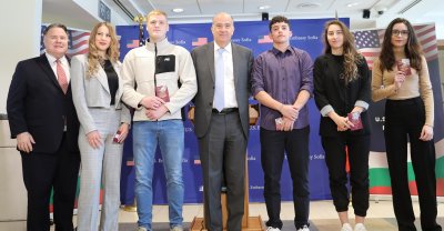 САЩ обещаха визи за повече от 5000 българи за студентски бригади