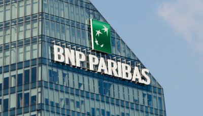 Печалбата на най-голямата френска банка се срина наполовина