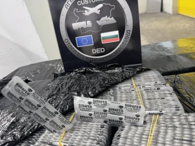 Митническите служители на МП Капитан Андреево откриха 88 000 таблетки