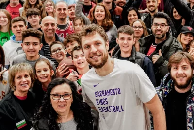 Голямата българска баскетболна звезда Александър Везенков продължава да лекува контузия