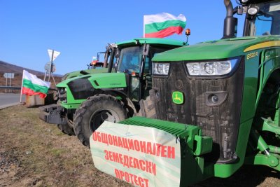 Земеделците в страната протестират втори ден