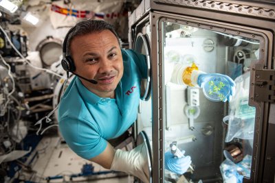 Първият турски космонавт вече е на път към Земята